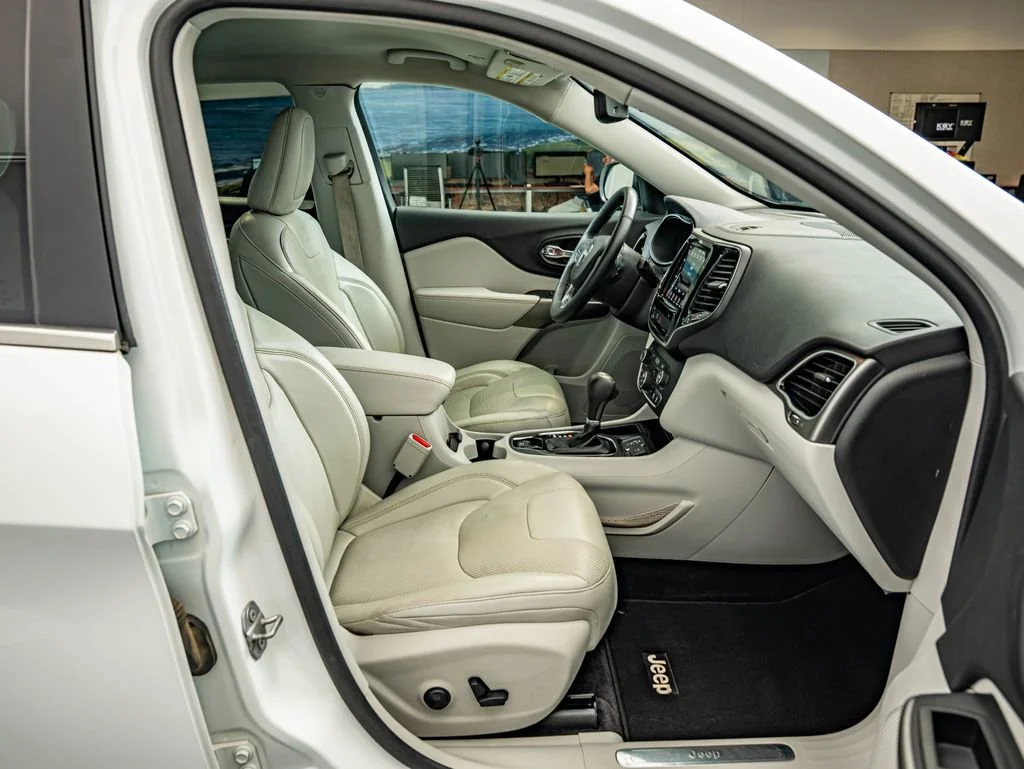 Used 2019 Bright White Clearcoat Jeep Limited image 35