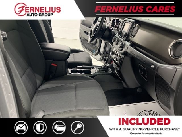 Used 2018 Silver Jeep Unlimited Sport S image 30