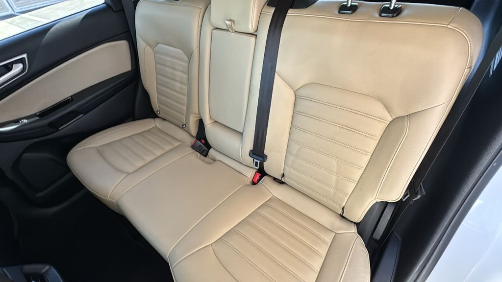 Used 2019 White Ford SEL image 23