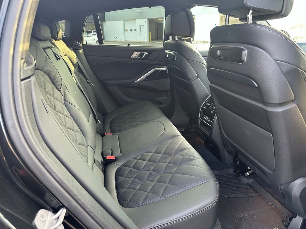 Used 2024 Black Sapphire Metallic BMW M60i image 10