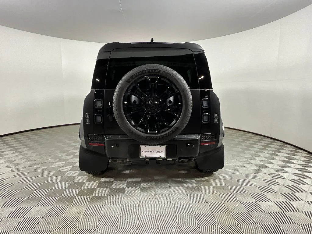 2026 Land Rover Defender OCTA Black - Photo 7