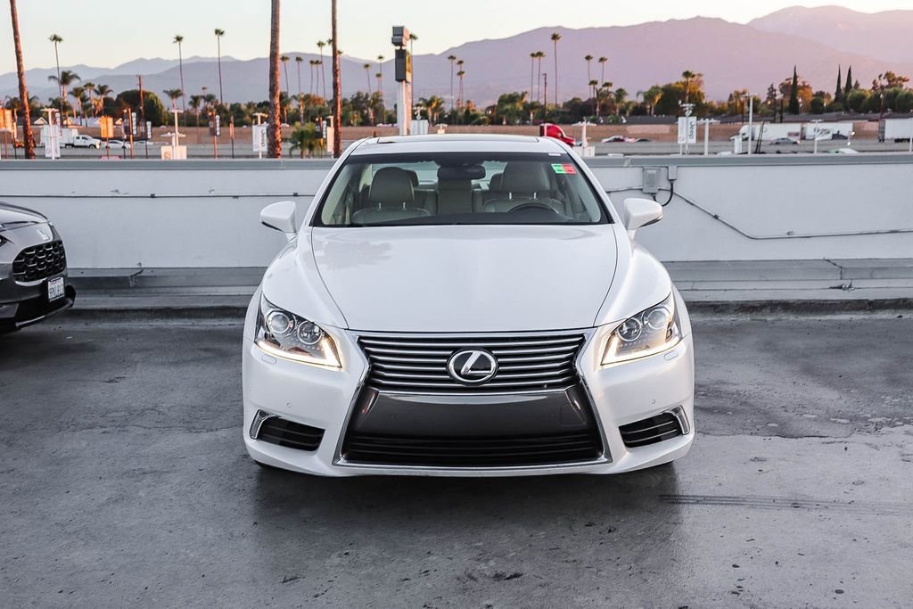 Used 2016 White Pearl Lexus 460 image 3