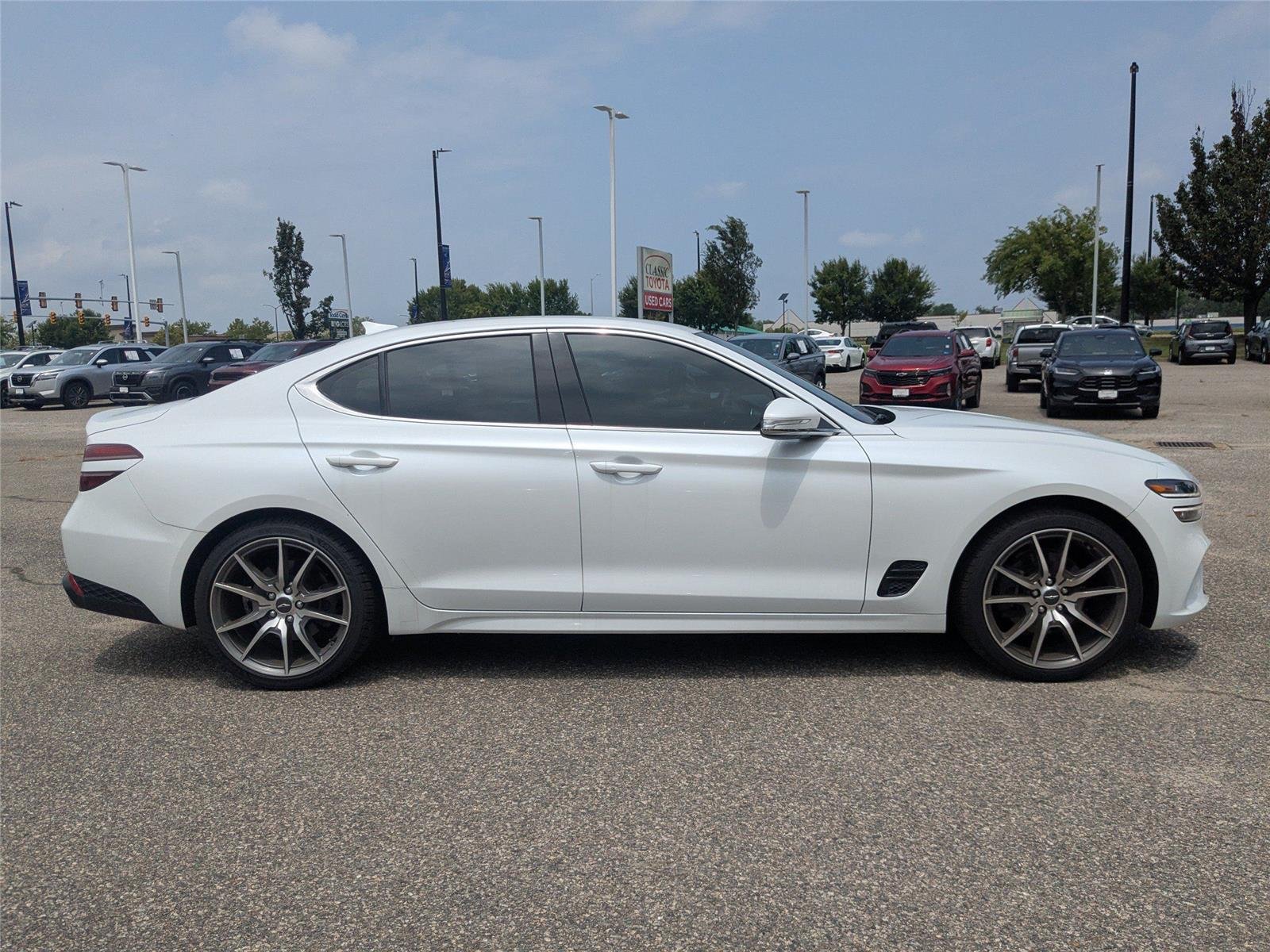 Used 2023 Uyuni White Genesis 2.0T image 3
