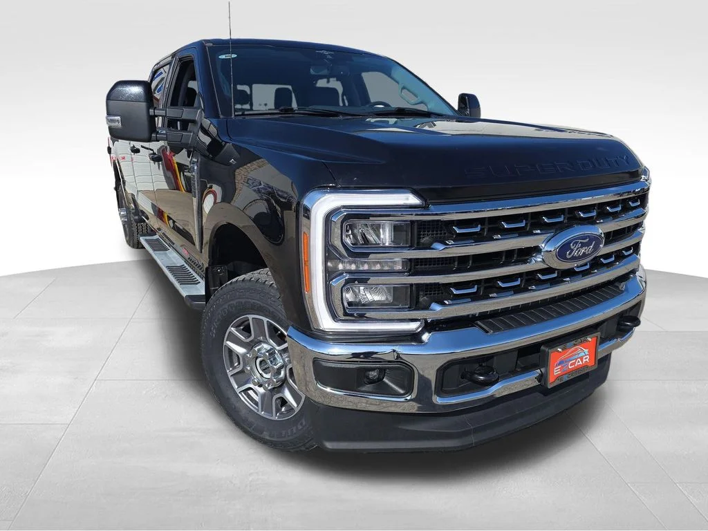 Used 2023 Agate Black Metallic Ford Lariat image 9