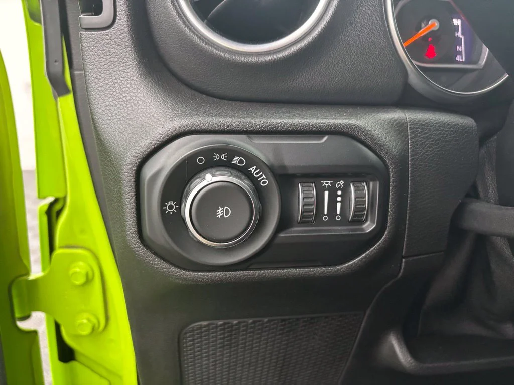 Used 2021 Green Jeep Unlimited Sahara image 31