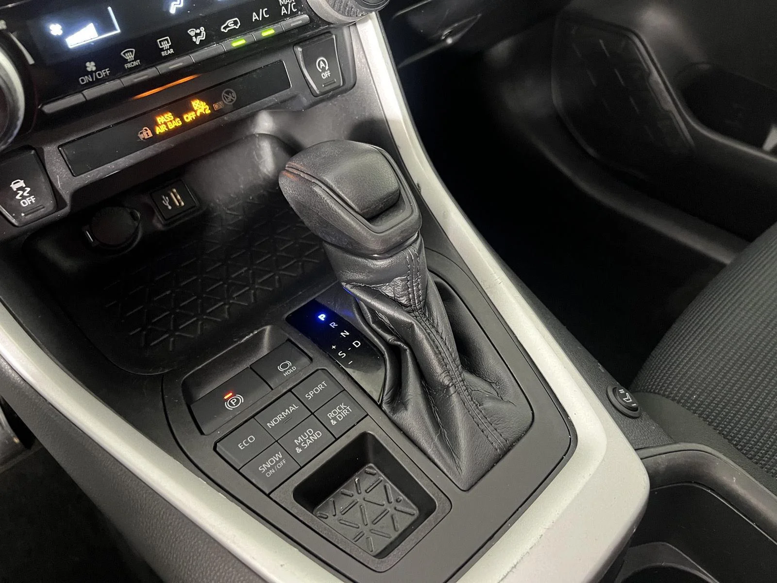 Used 2023 Ice Cap Toyota LE image 19