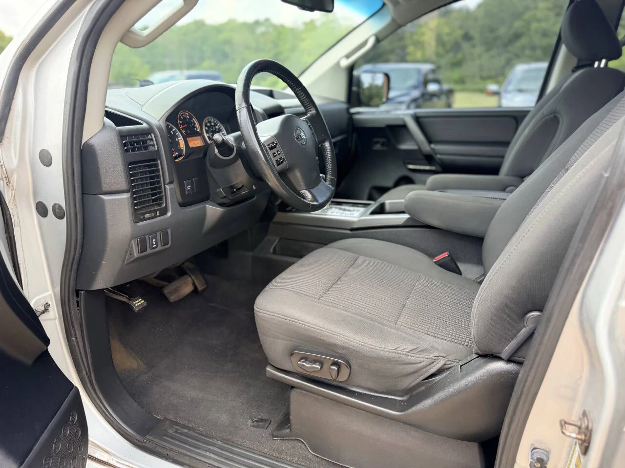 Used 2012 Silver Nissan SV 4x2 4dr Crew Cab SWB Pickup image 14