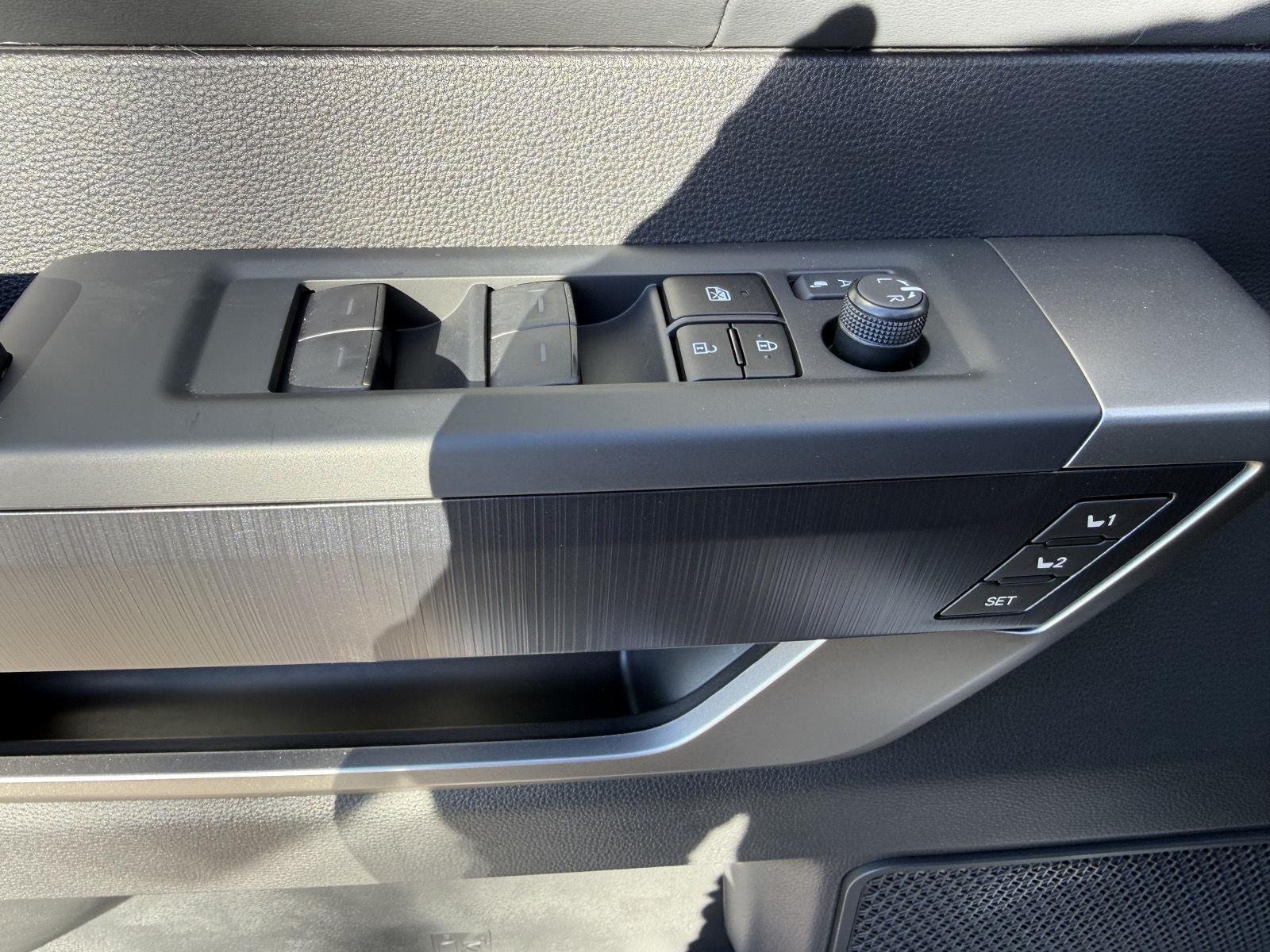 New 2026 Wind Chill Pearl <sup>1</sup> Toyota Tundra Platinum image 13