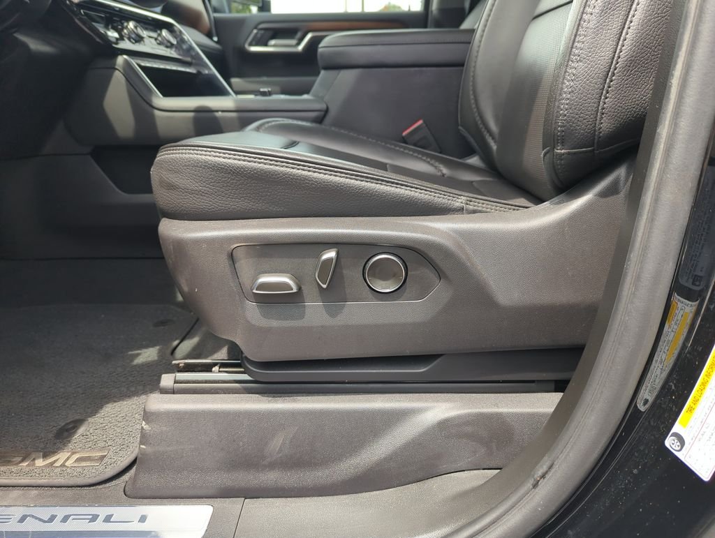 Used 2025 Black GMC Denali image 12