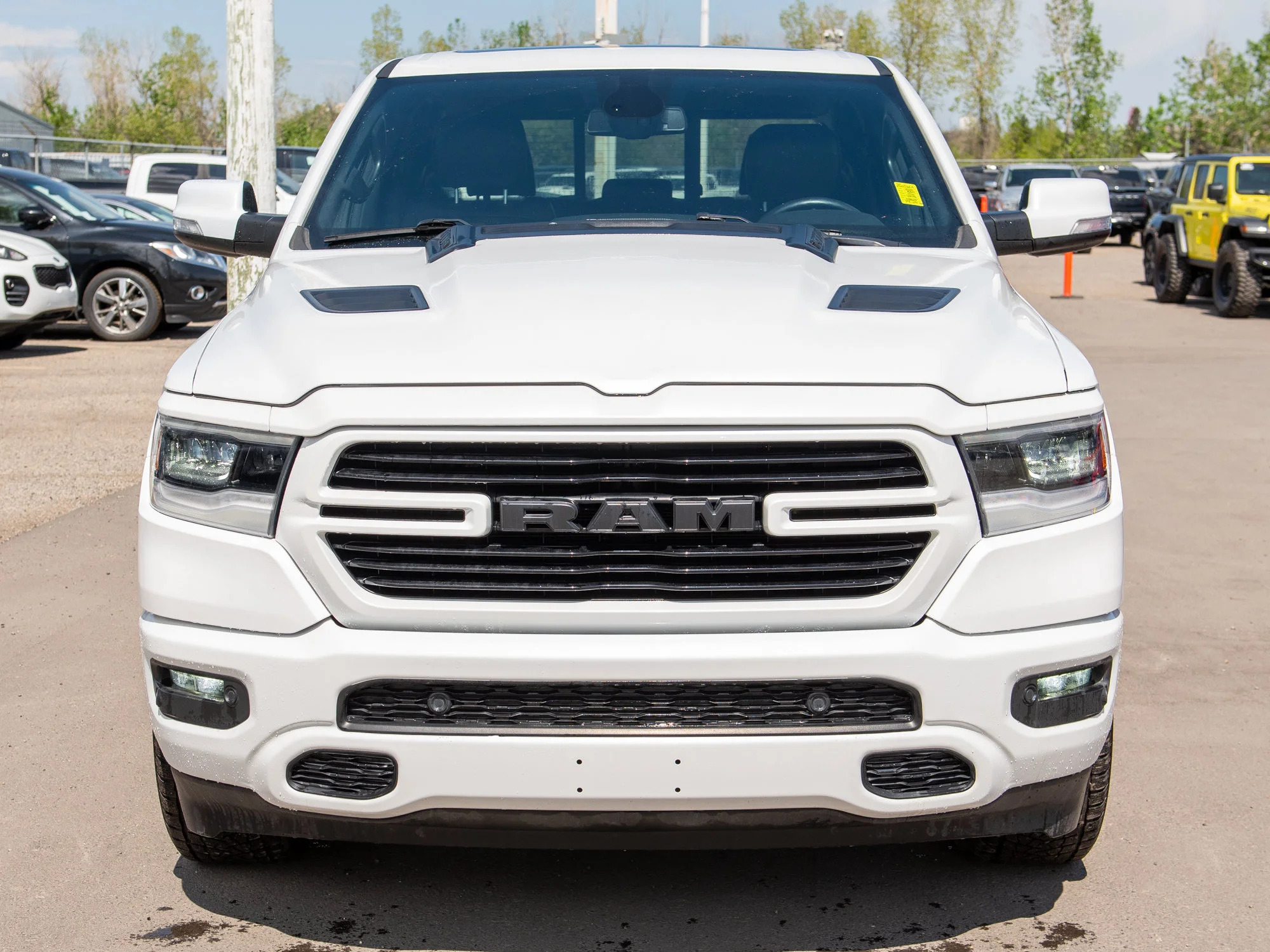 Certified Used 2020 White RAM Sport * One Owner | Panoramic Sunroof | Apple CarPlay | Remote Start | HEMI V8 image 10