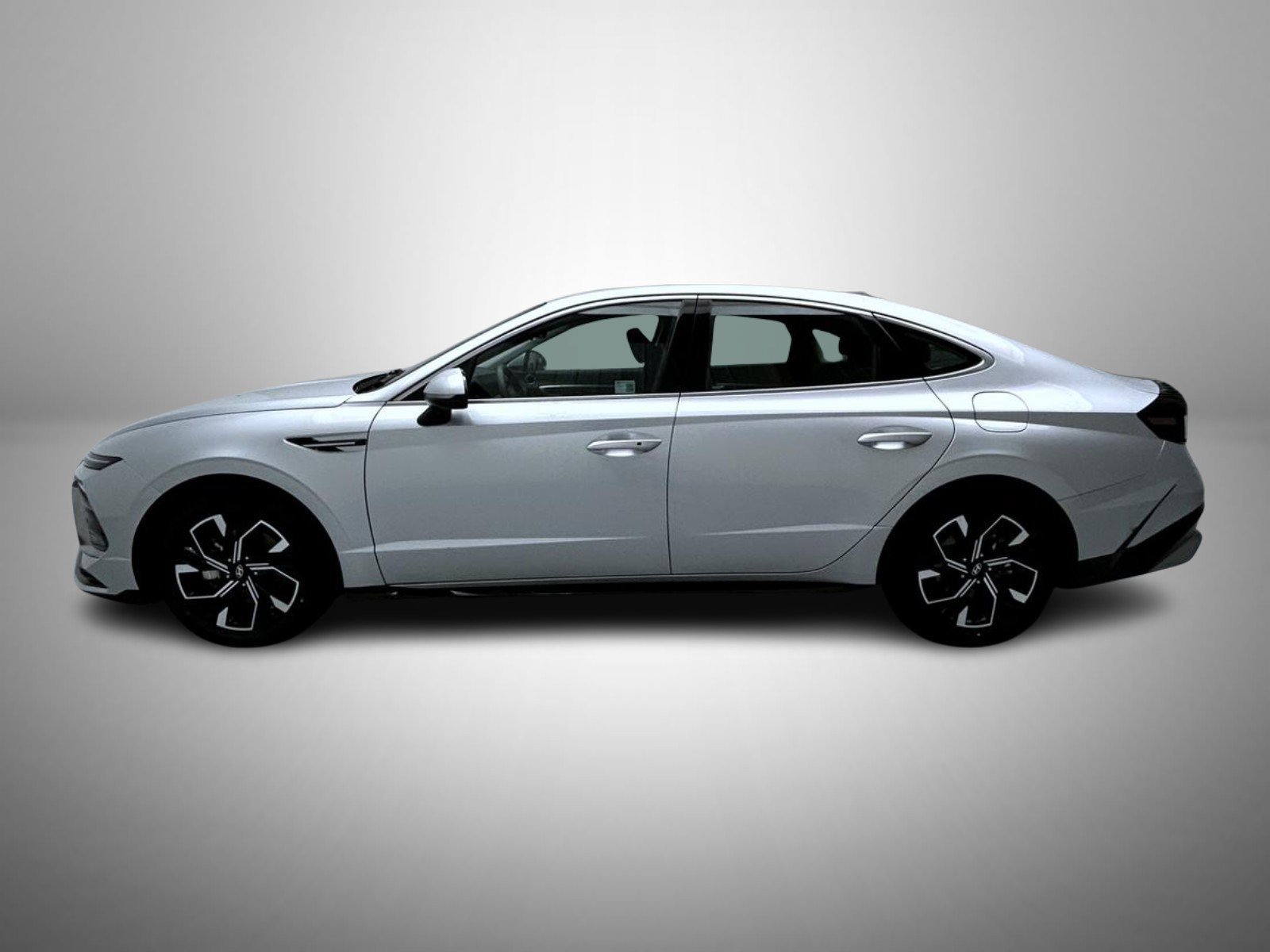 Used 2025 Silver Hyundai SEL image 8