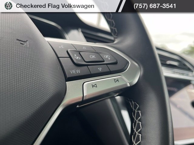 Used 2022 Platinum Gray Metallic Volkswagen 2.0T SE image 40