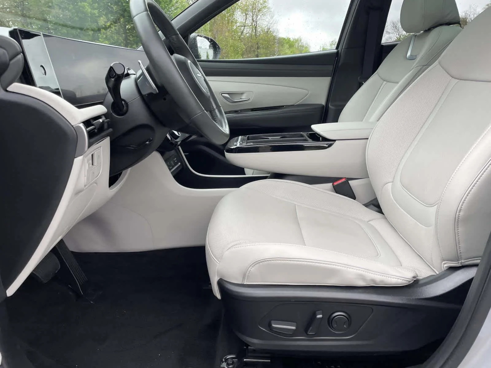Used 2025 Shimmering Silver Hyundai Limited image 13