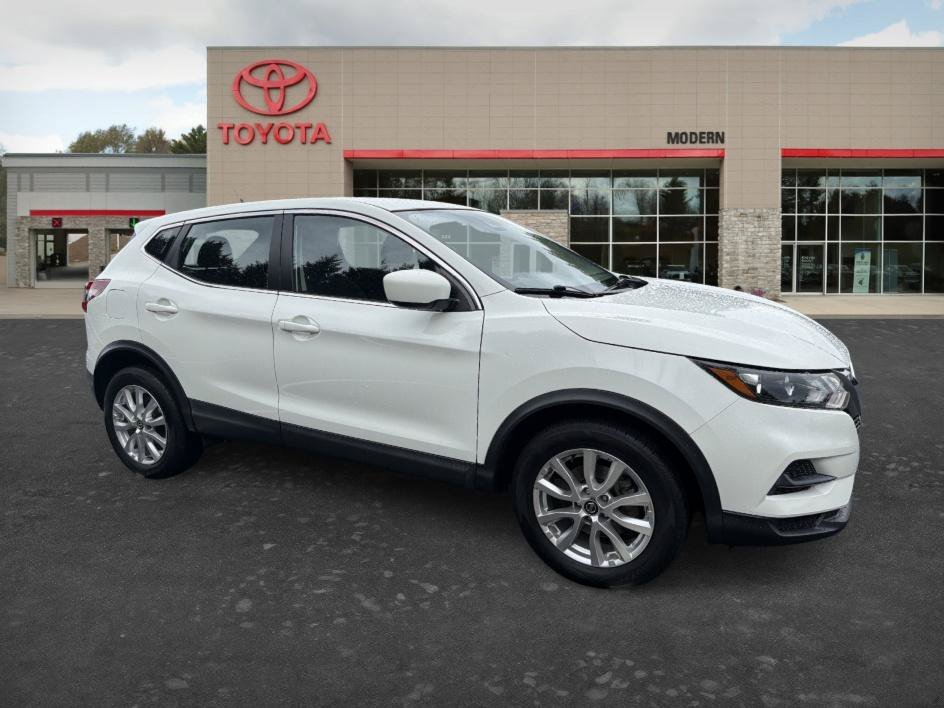 Used 2021 Glacier White Nissan S image 3