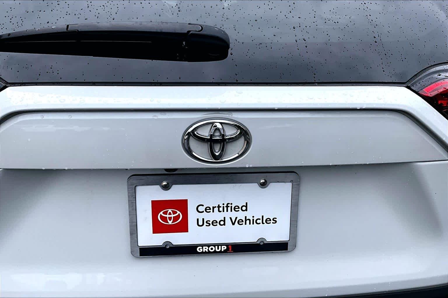Used 2025 Wind Chill Pearl Toyota XLE Premium image 30