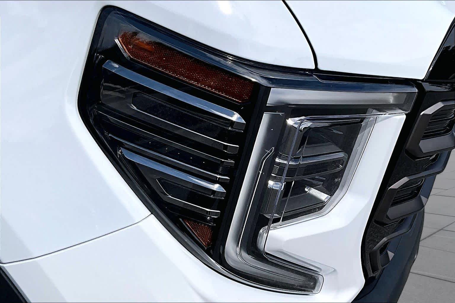 Used 2025 Summit White GMC AT4X image 28