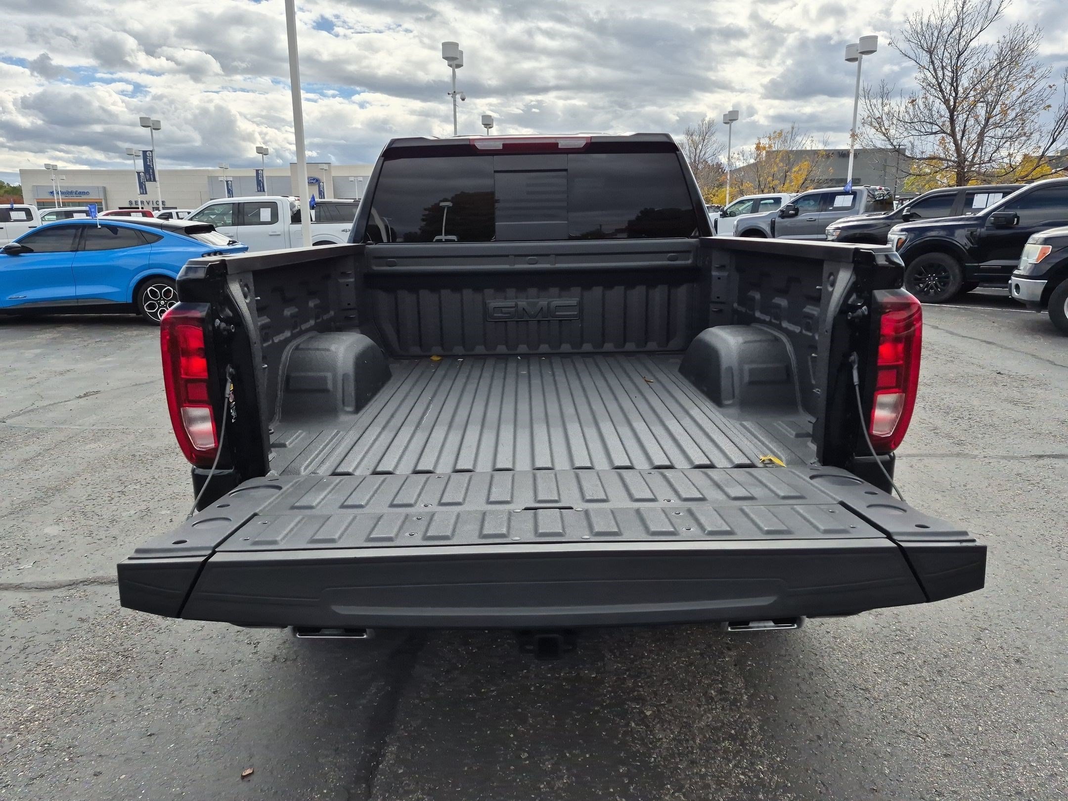 Used 2026 Onyx Black GMC Elevation image 30