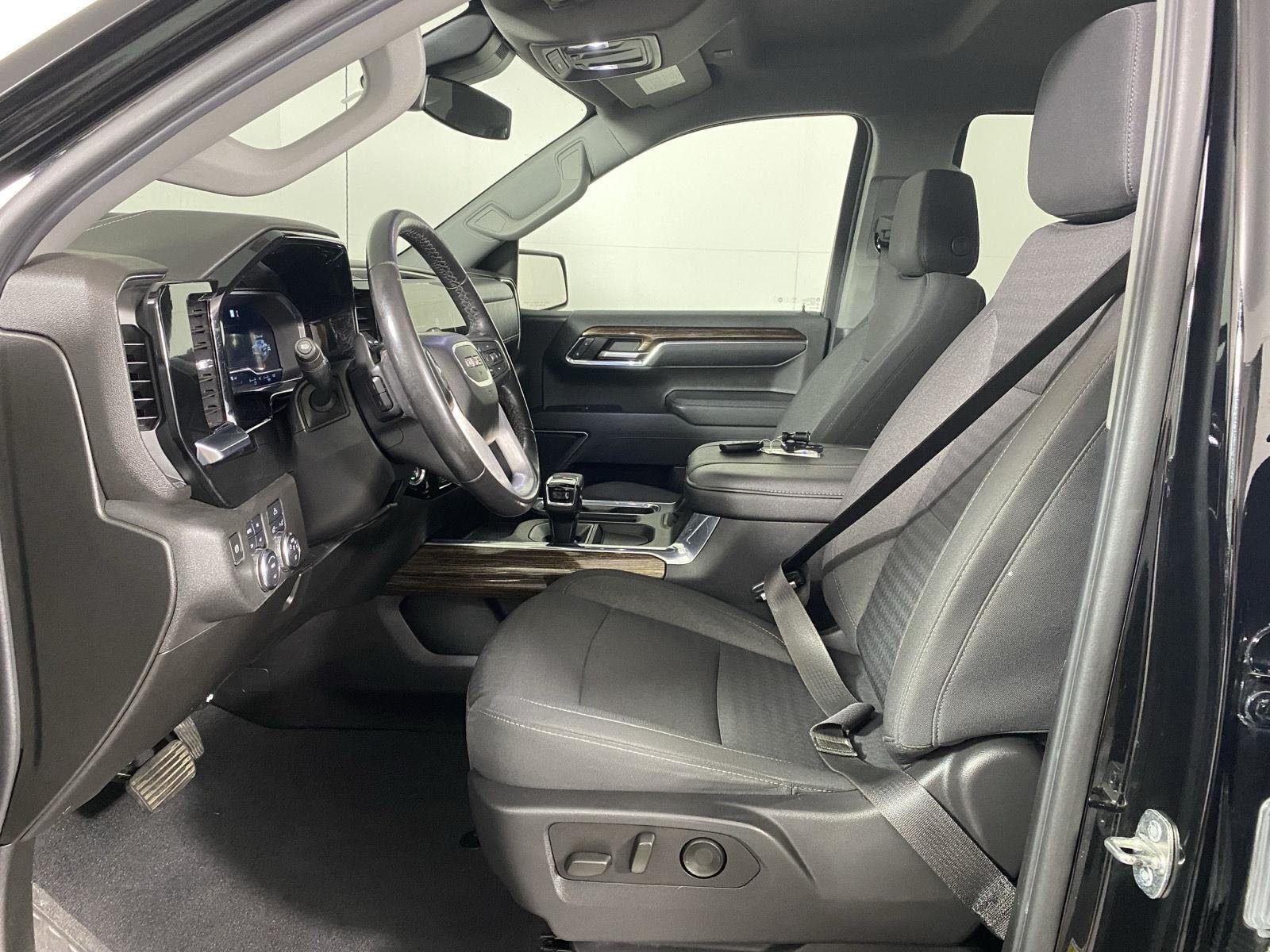 Used 2023 Onyx Black GMC Elevation image 11