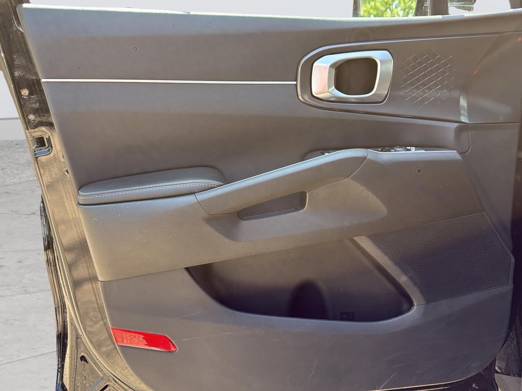 Used 2025 Black Kia S image 25