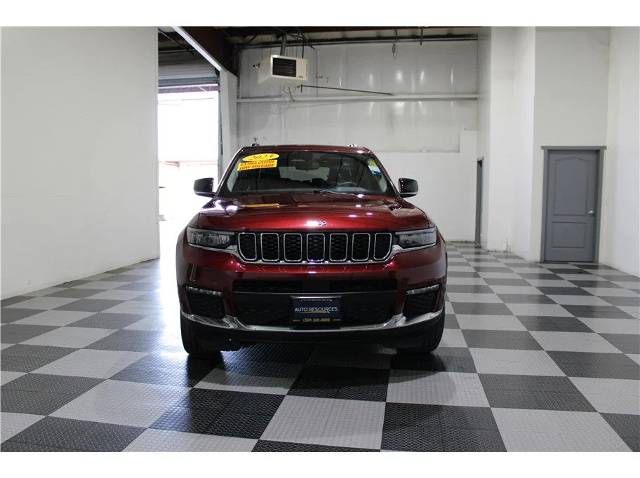 Used 2023 Velvet Red Pearlcoat Jeep Limited image 2