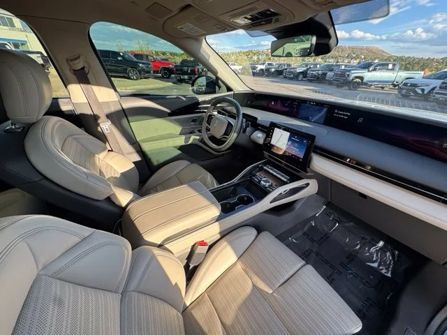 Used 2025 Gray Lincoln Reserve image 30