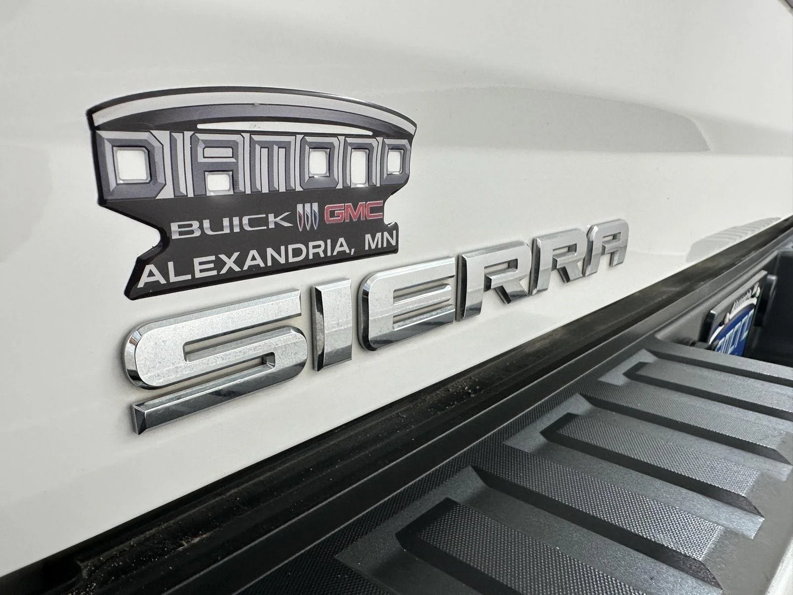 Used 2016 SUMMIT WHITE GMC SLE image 29