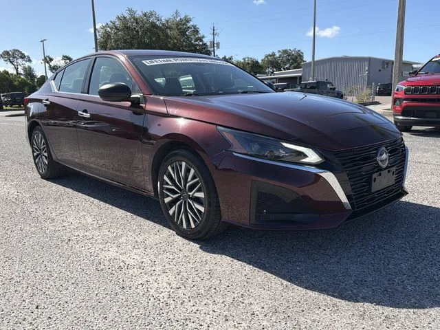 Used 2024 Red Nissan 2.5 SV image 2