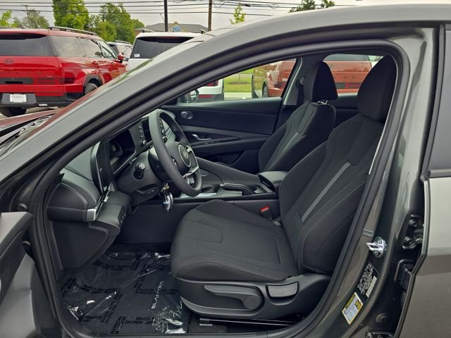 Used 2025 Gray Hyundai SE image 11