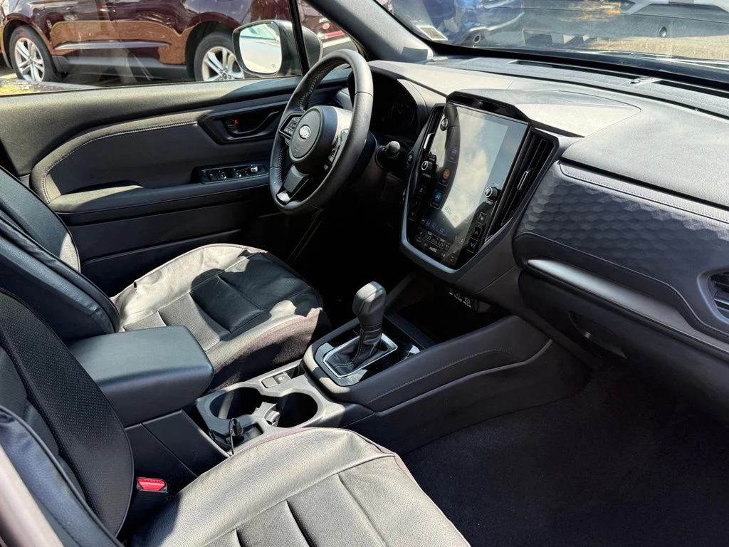 Used 2025 Crystal Black Silica Subaru Premium image 27