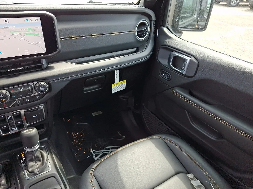 New 2026 Black Clear-Coat Exterior Paint Jeep Sahara image 12