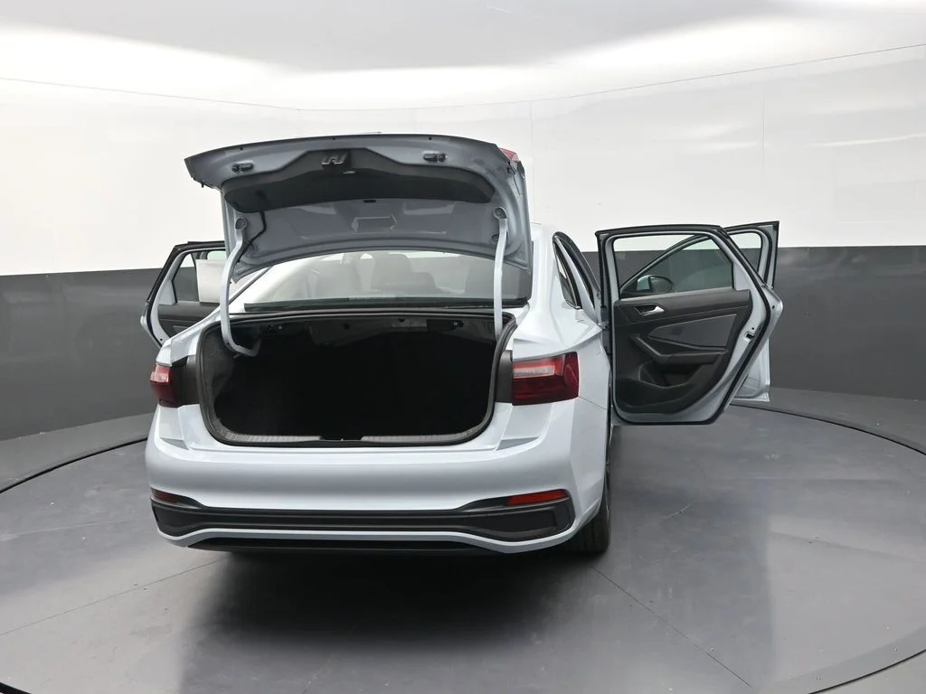 2026 Volkswagen Jetta SE - Photo 33