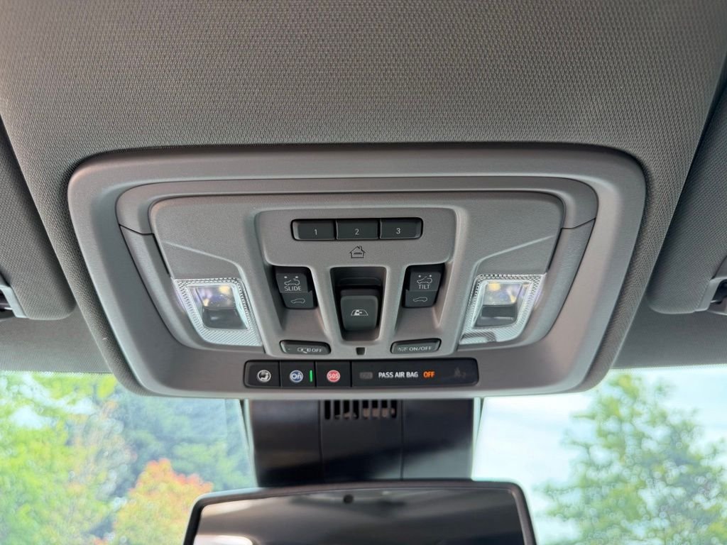 Used 2025 Silver GMC Denali image 30