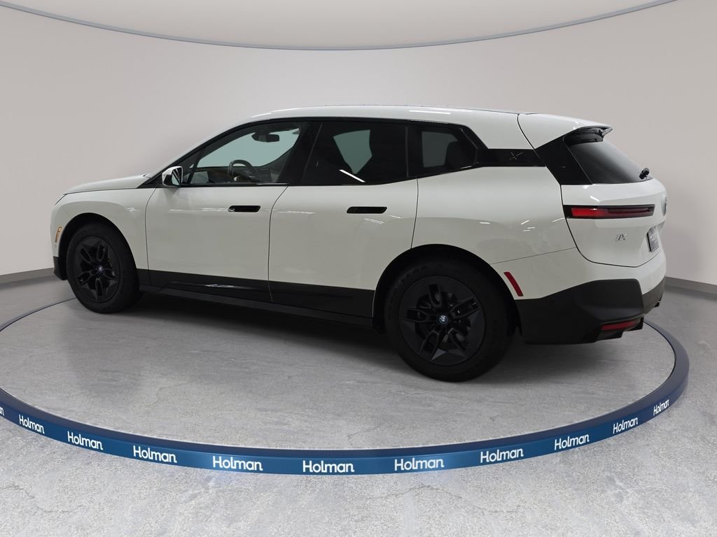 Used 2024 Alpine White BMW xDrive50 image 8