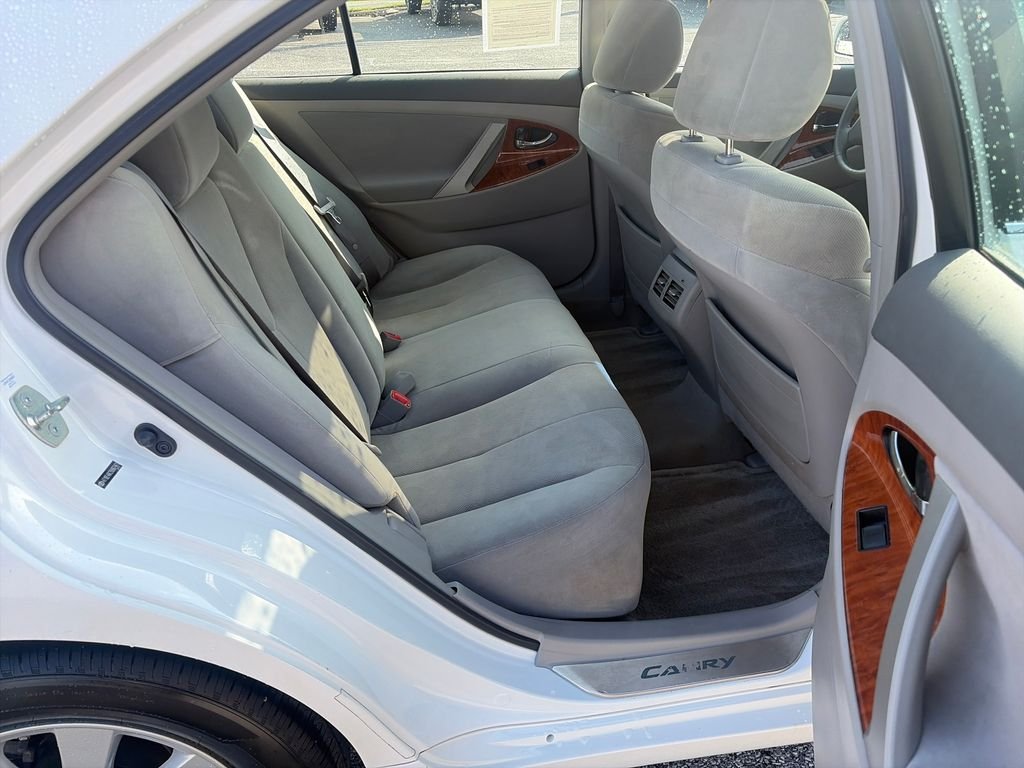 Used 2009 Super White Toyota  image 39
