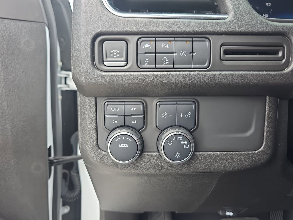 Used 2023 White Chevrolet Z71 image 19
