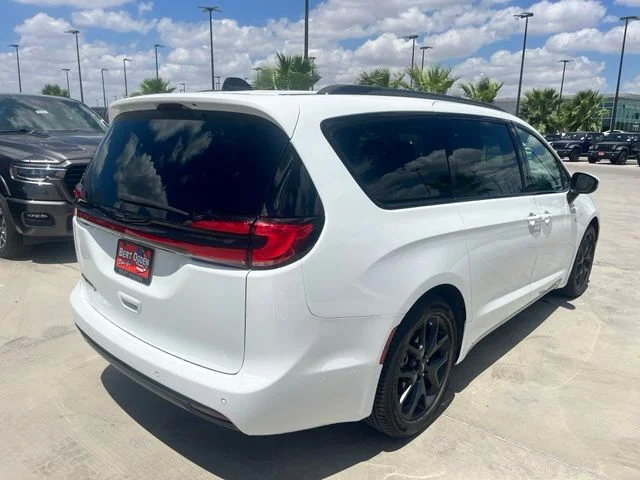 Used 2023 White Chrysler Touring L image 6