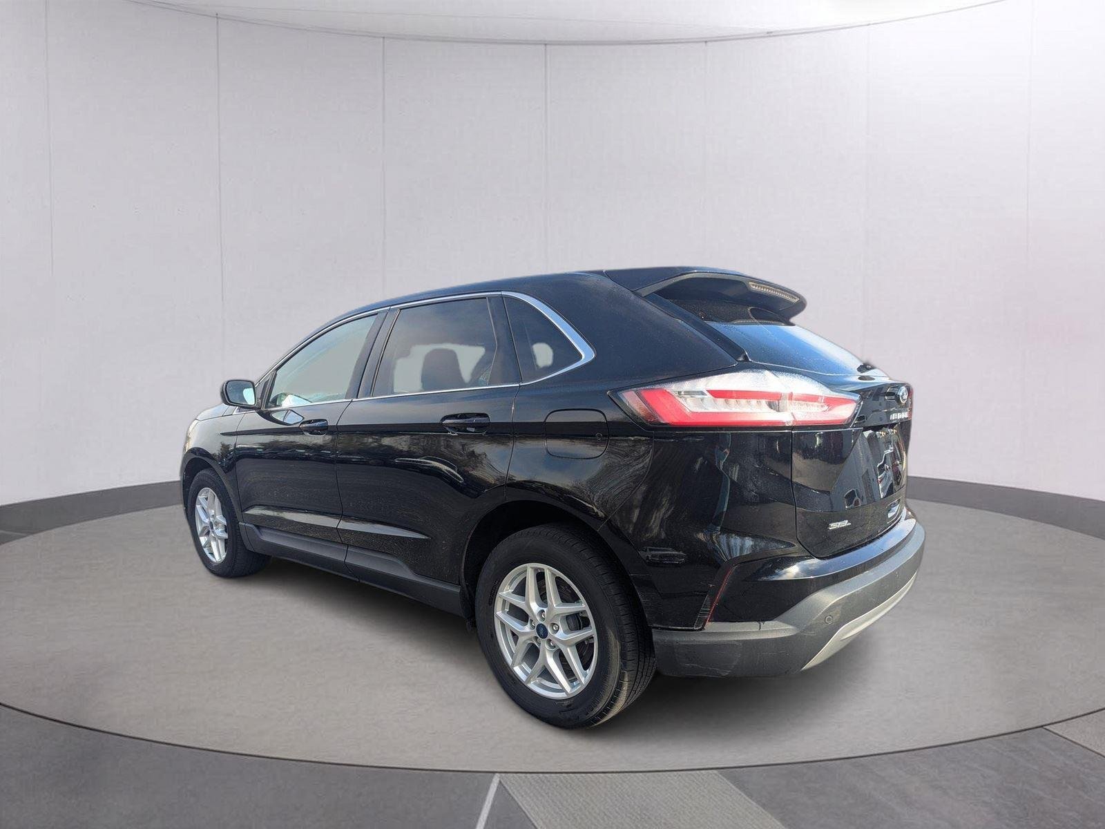 Used 2022 Agate Black Ford SEL image 3