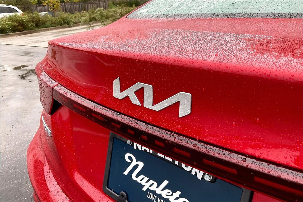 Used 2023 Red Kia LXS image 7