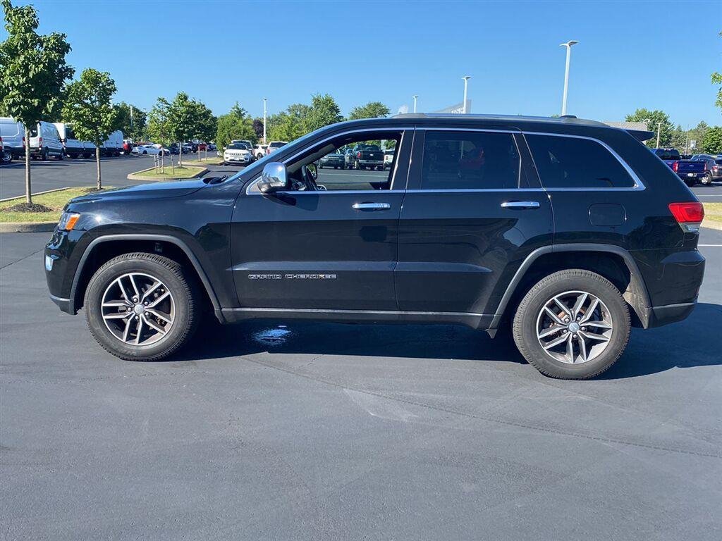 Used 2018 Diamond Black Crystal Pearlcoat Jeep Limited image 7
