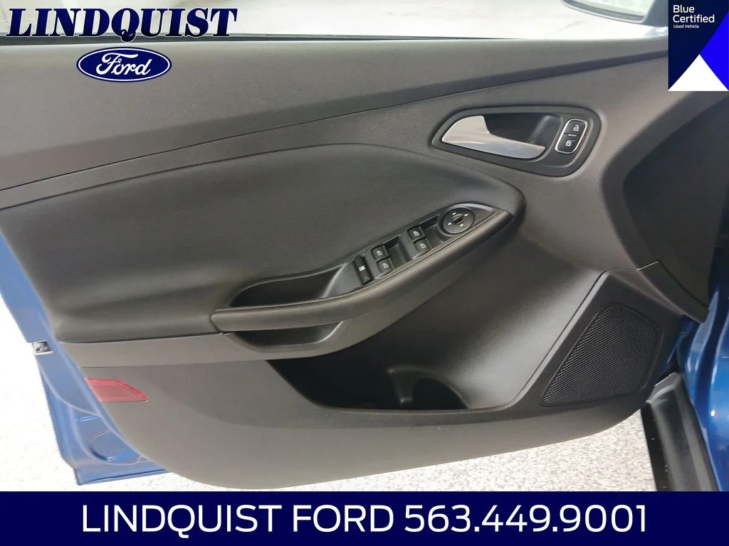 Used 2018 Blue Ford SE image 10
