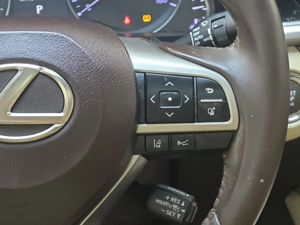 Used 2018 White Lexus 350 image 18