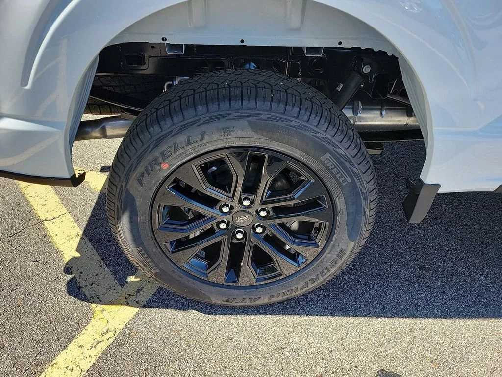 New 2026 Oxford White Ford XLT image 7