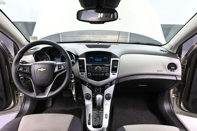 2013 Chevrolet Cruze LS - Photo 22