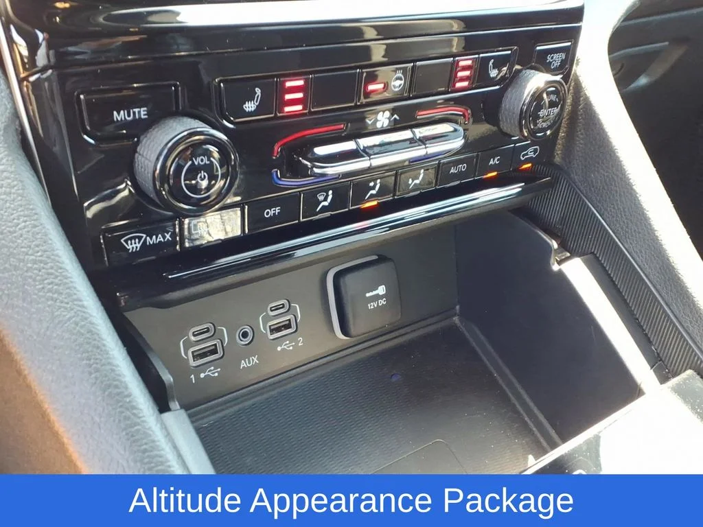 Used 2025 White/off-white Jeep Altitude image 7