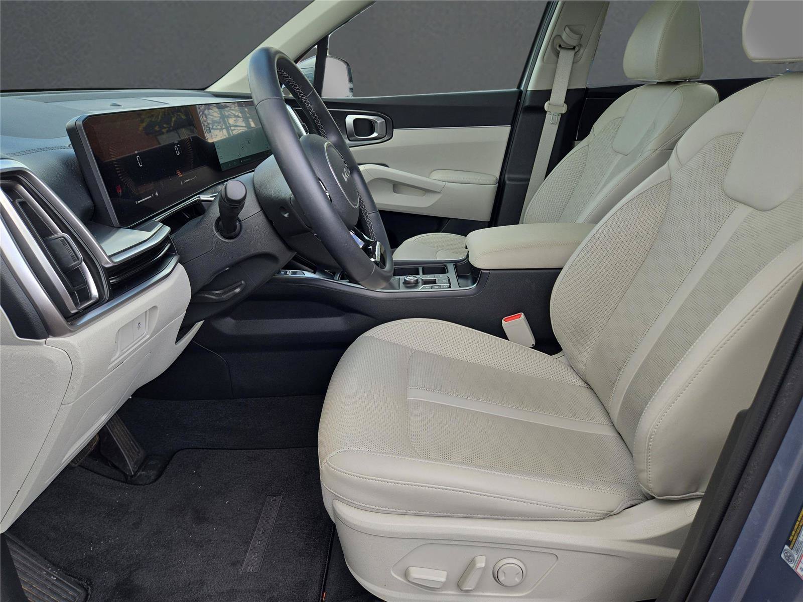 Used 2025 Silver Kia S image 22