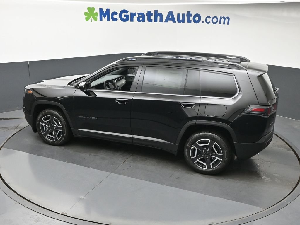 New 2026 Diamond Black Crystal Pearlcoat Jeep Laredo image 19