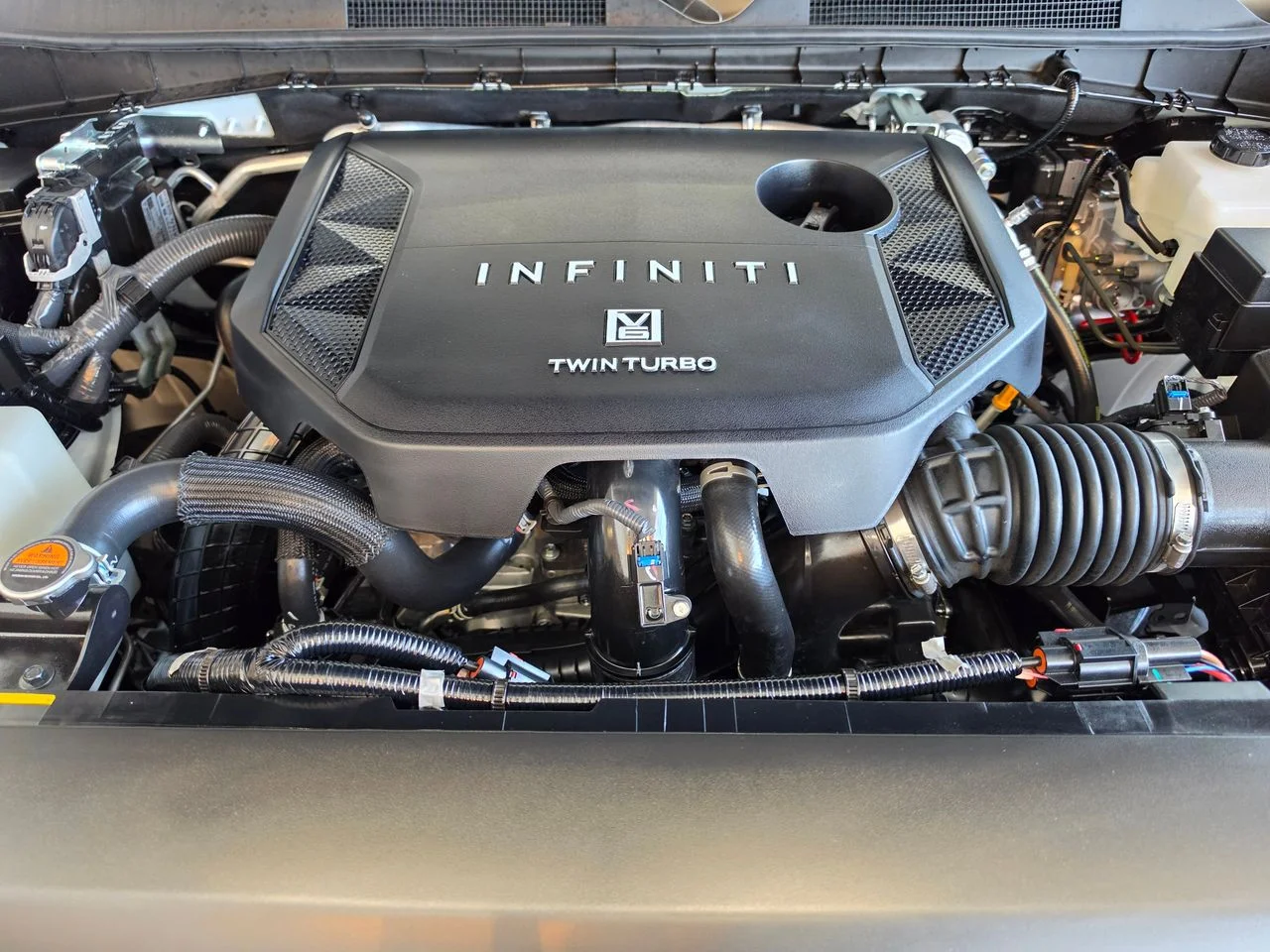 New 2026 RADIANT WHITE INFINITI Pure 4WD image 10