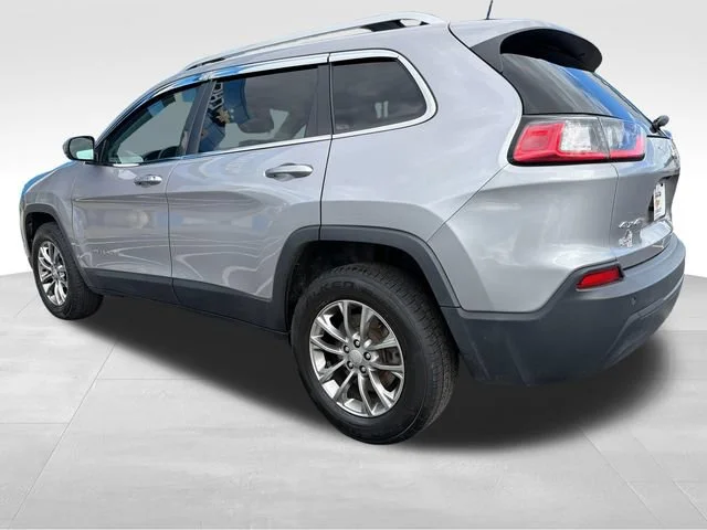 Used 2020 Silver Jeep Latitude Plus 4x4 image 3