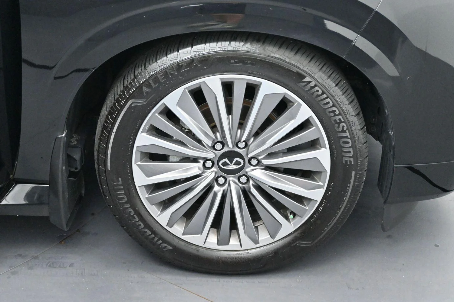 Used 2025 Black Obsidian INFINITI LUXE image 36