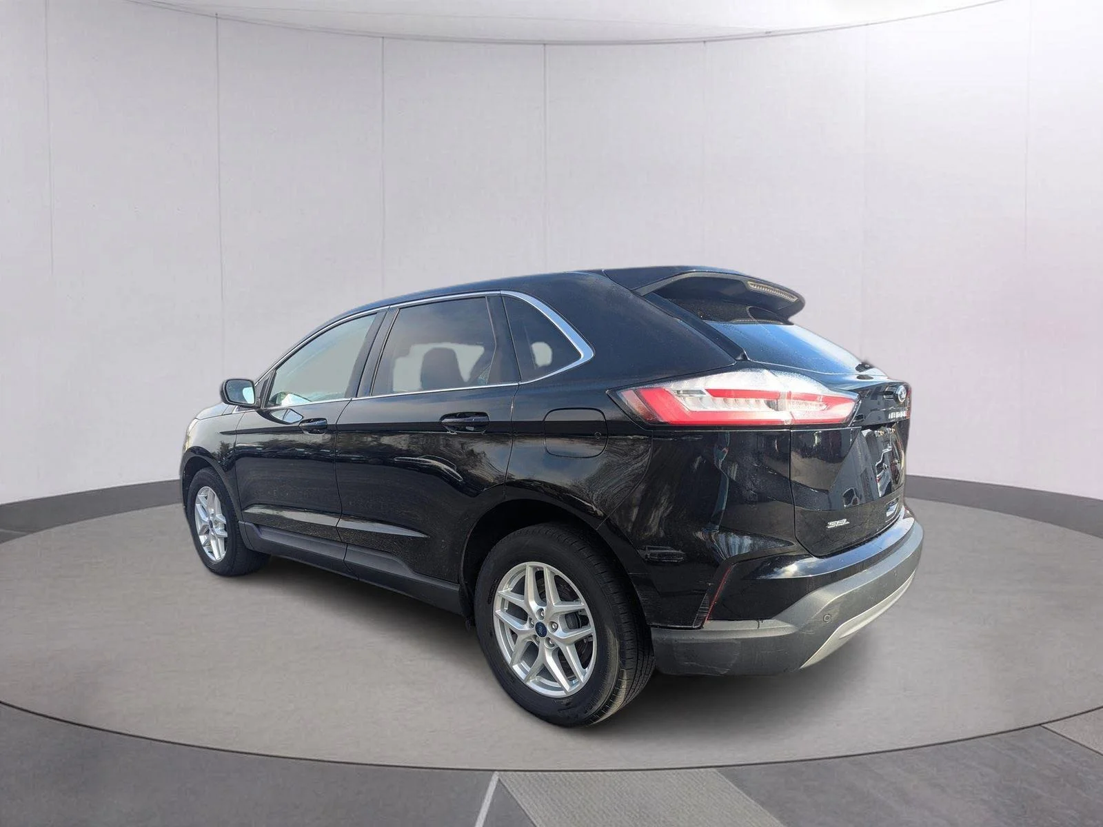 Used 2022 Agate Black Ford SEL image 3